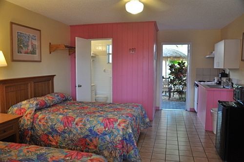 By The Beach Motel - Коко Бийч Екстериор снимка